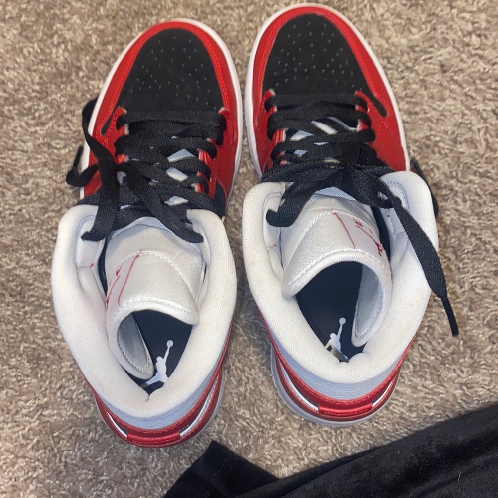 Jordan 1 Mid Gym Red Black (Women's)
